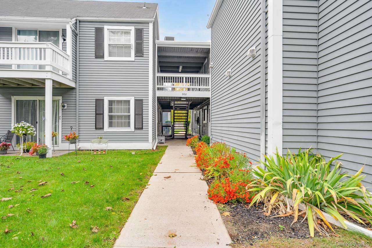 902 Commons Way - Photo 1