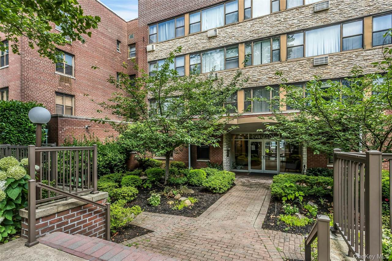 15 Hill Park Avenue - Photo 1