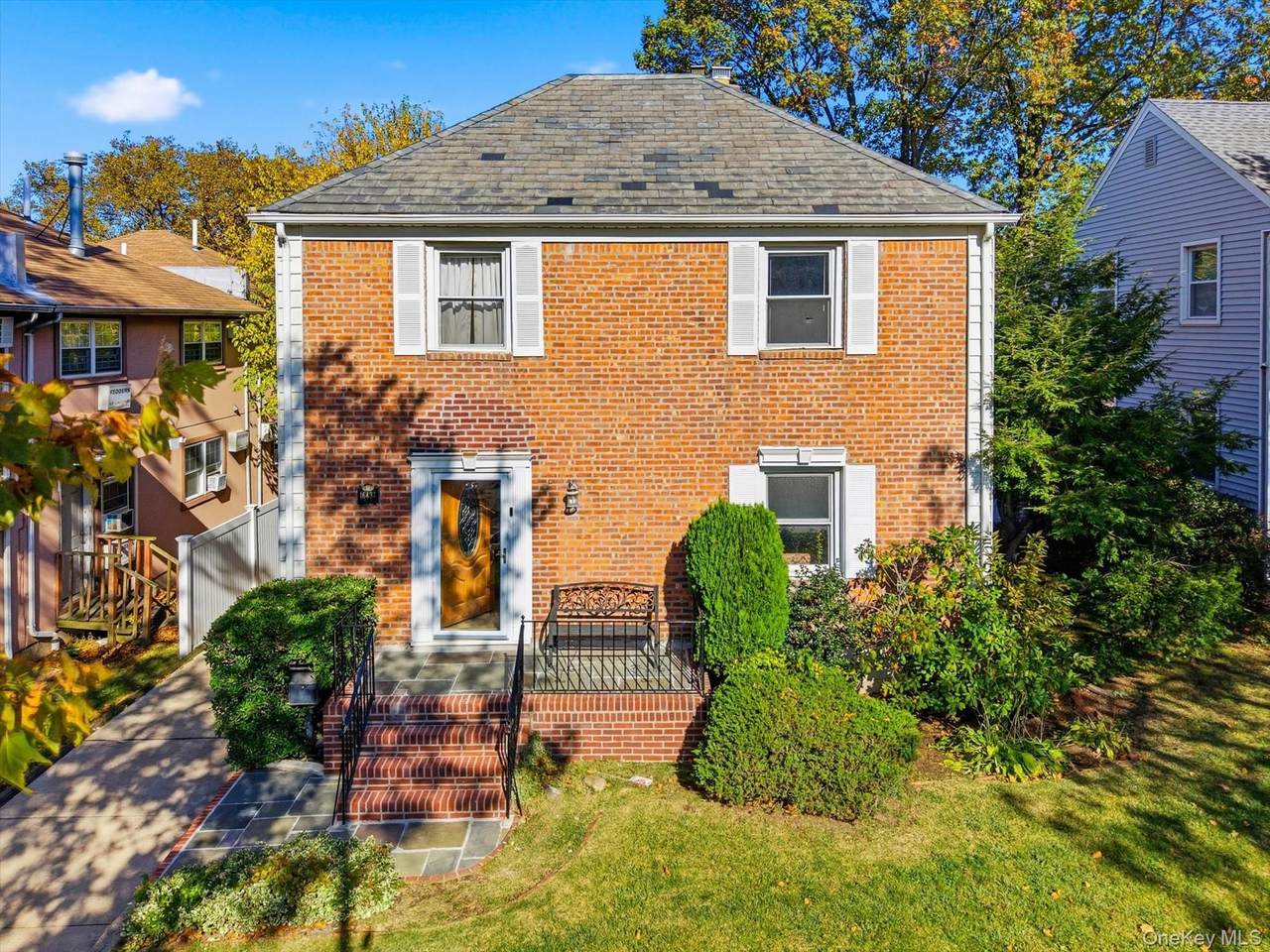 164-37 Grand Central Parkway - Photo 1