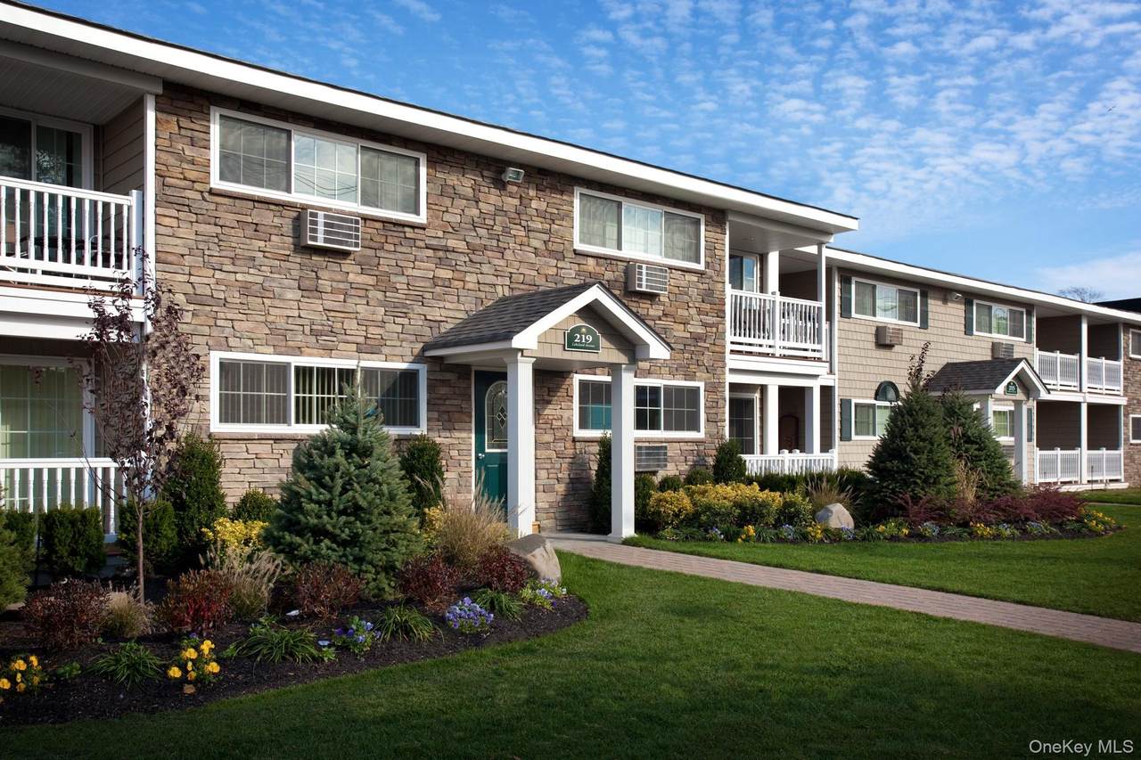 203 Lakeland Avenue - Photo 1