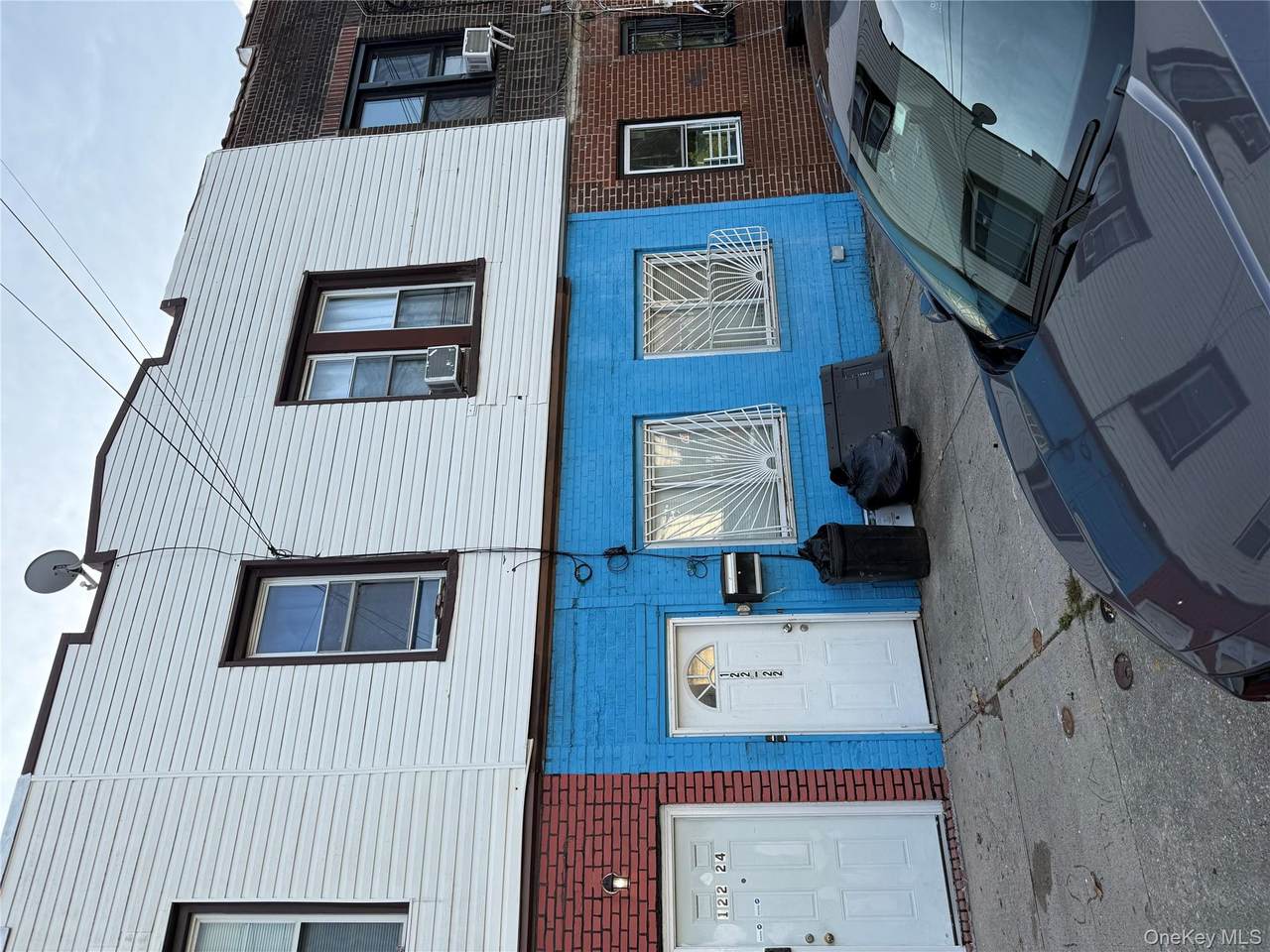 122-22 Nellis Street - Photo 1