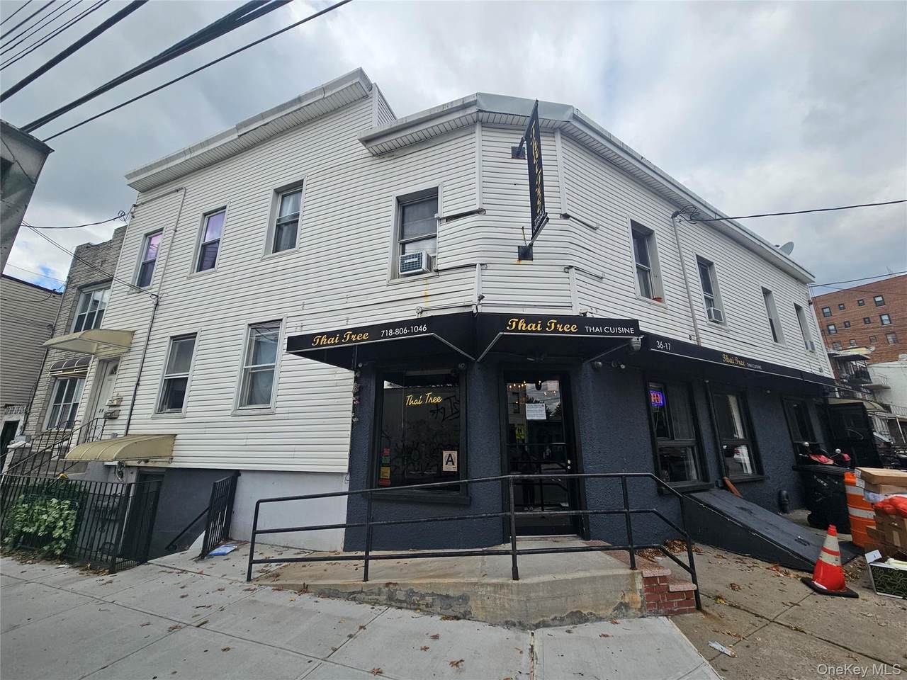 3617 Greenpoint Avenue - Photo 1