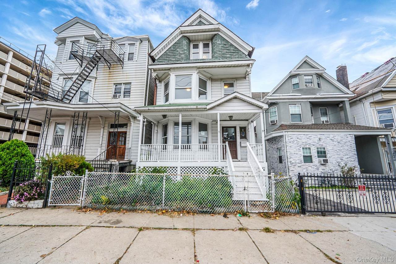 155 Hawthorne Avenue - Photo 1