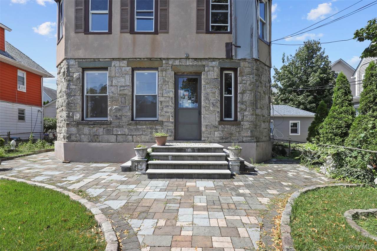 252 Garden Avenue - Photo 1