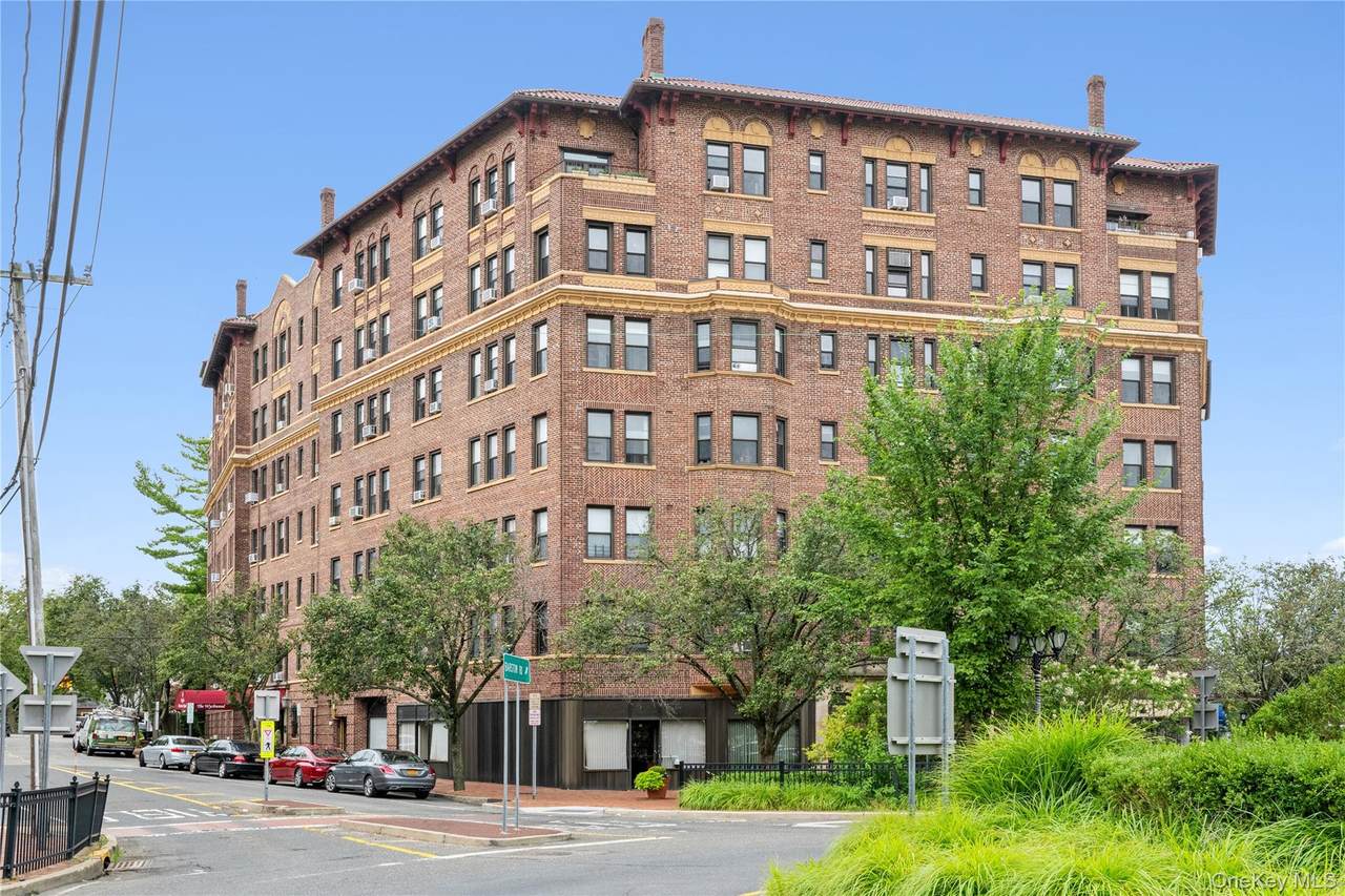 8 Barstow Road - Photo 1