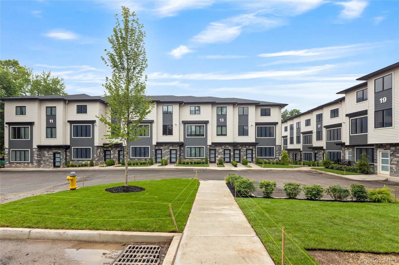 17 Lazer Court - Photo 1