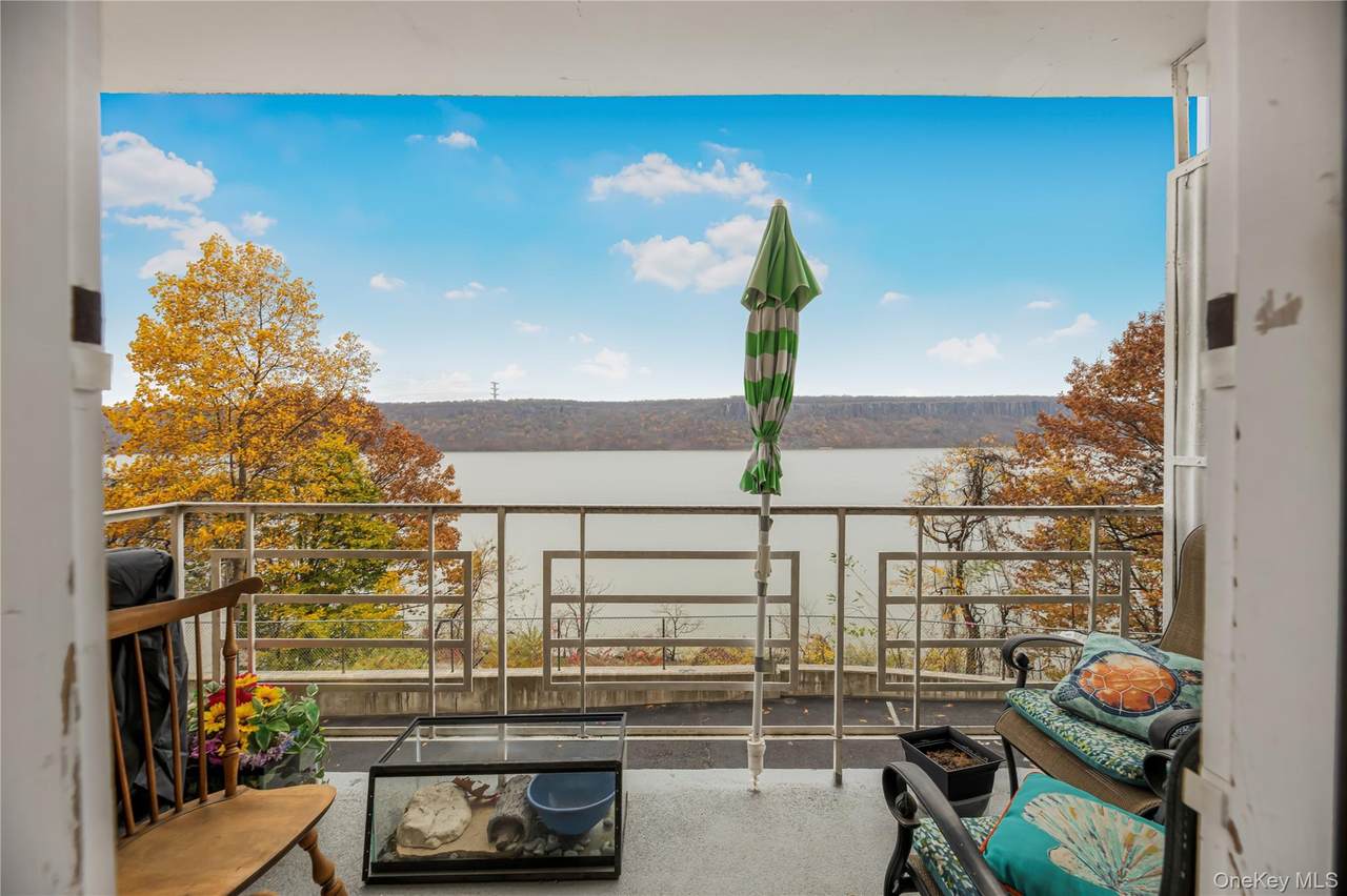 679 Warburton Avenue - Photo 1