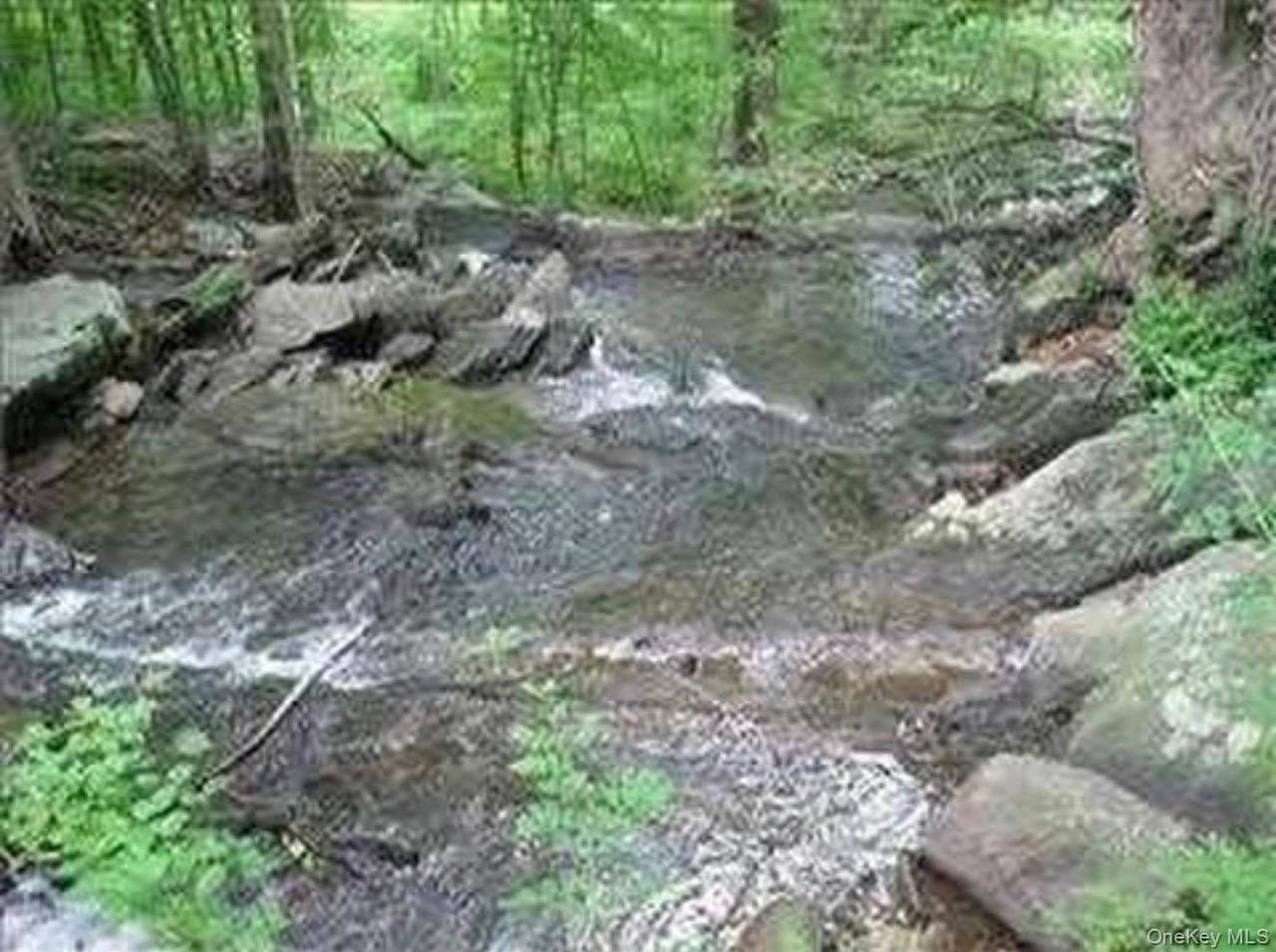 6 Thompson Drive - Photo 1