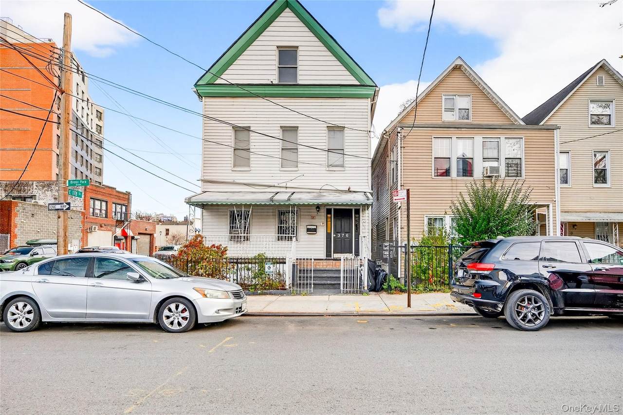 376 Bronx Park Avenue - Photo 1