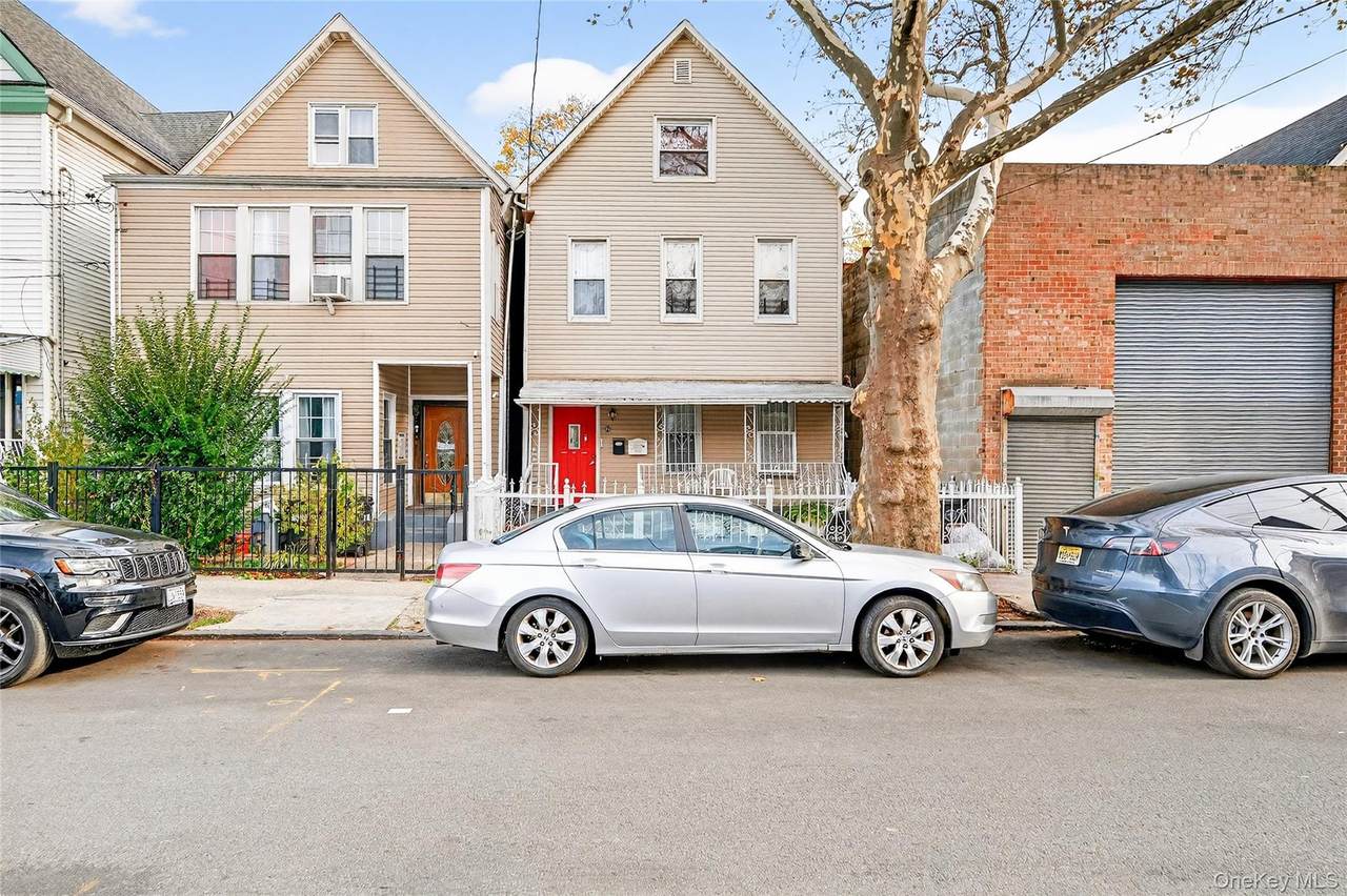 372 Bronx Park Avenue - Photo 1