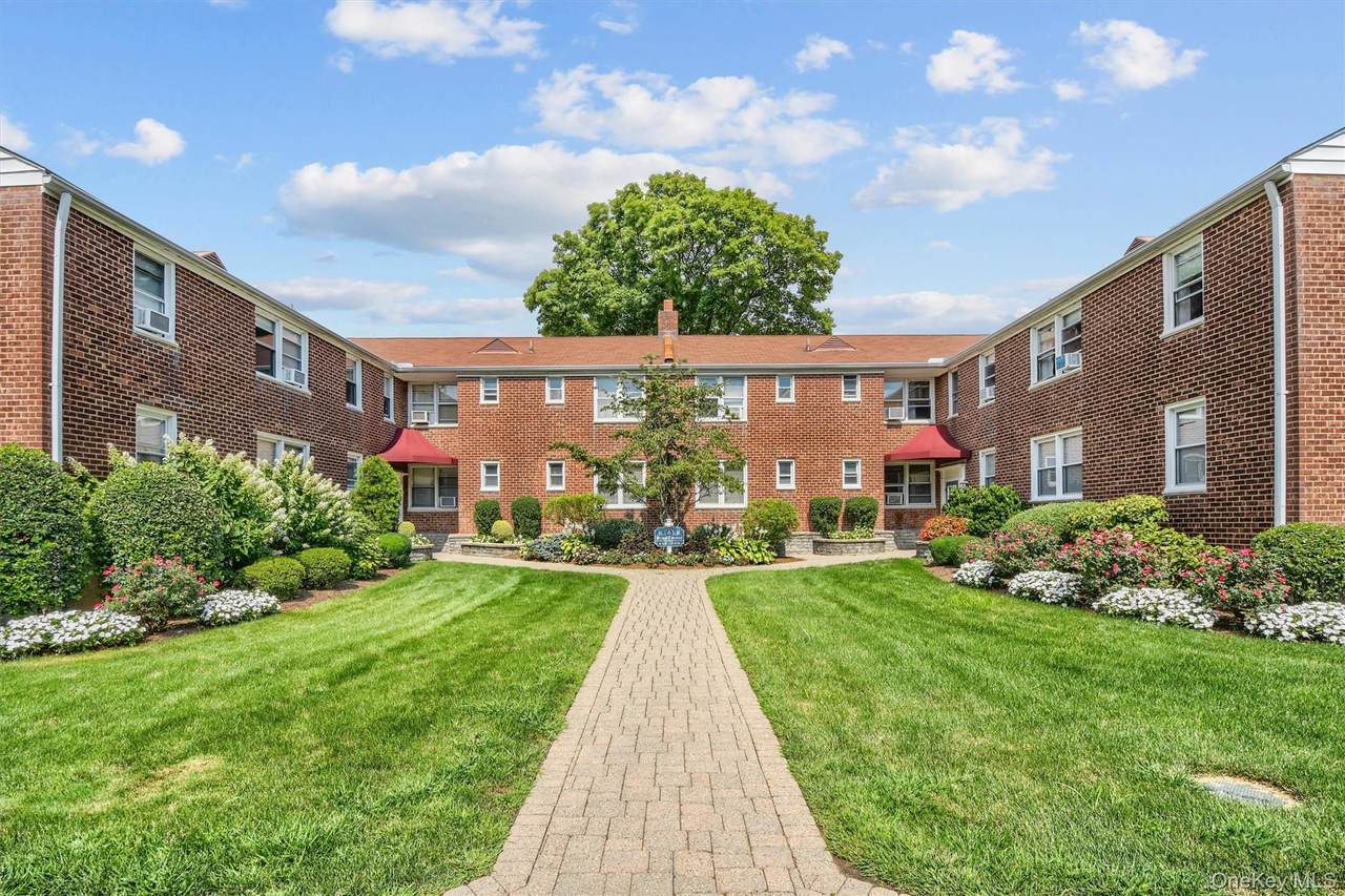 6 Bryant Crescent - Photo 1