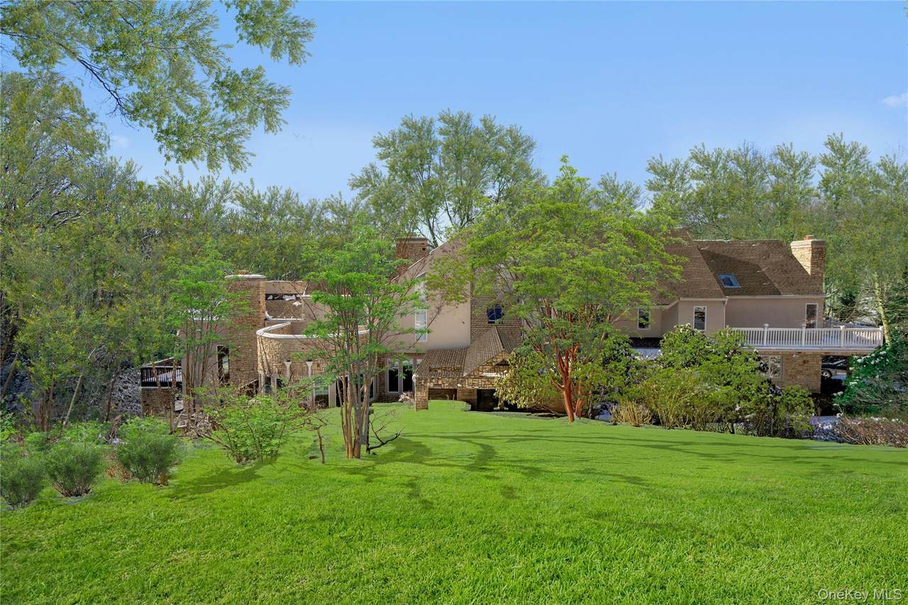 301 Oakley Court - Photo 1