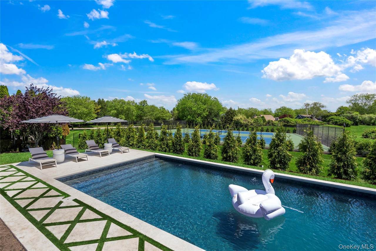 4 Carriage Lane - Photo 1