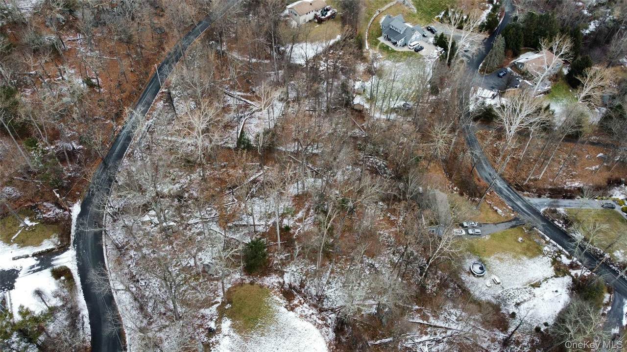 32 Winston Lane - Photo 1