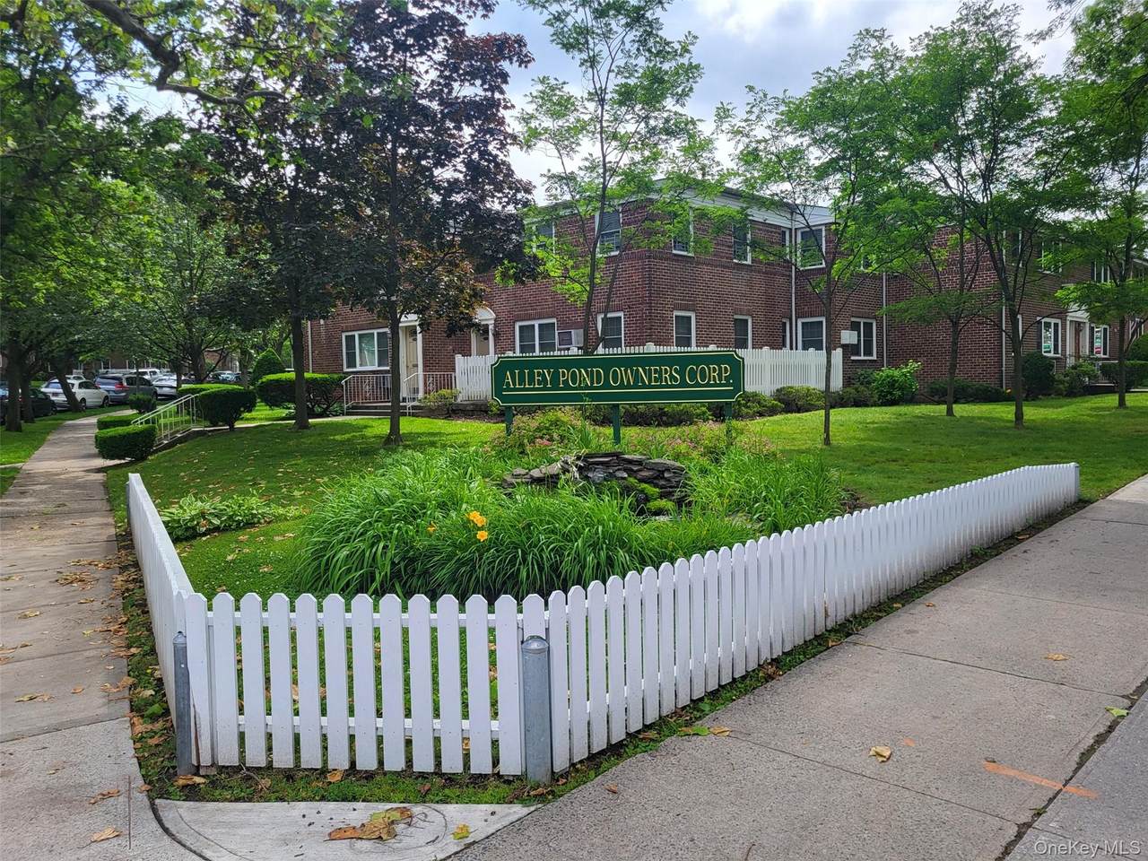 224-23 Kingsbury Avenue - Photo 1