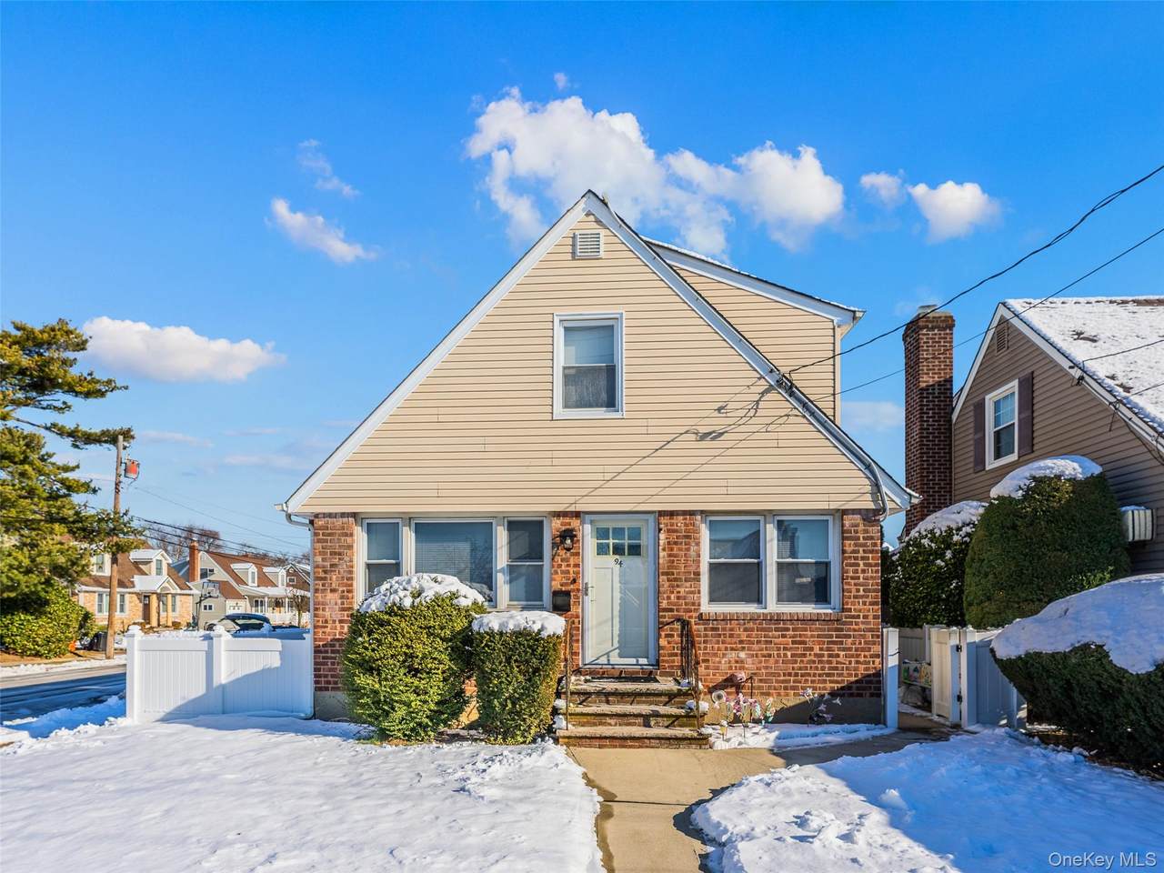 94 Sheridan Boulevard - Photo 1