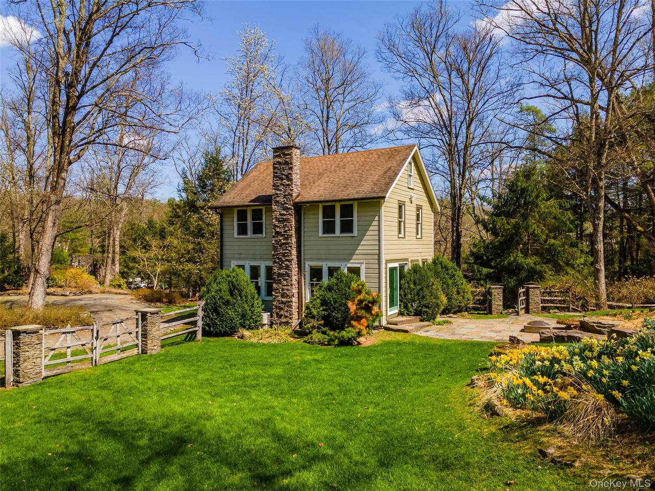 1063 Sawkill Road - Photo 1