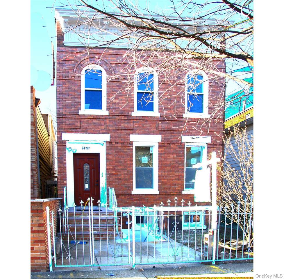 1438 95 Street - Photo 1