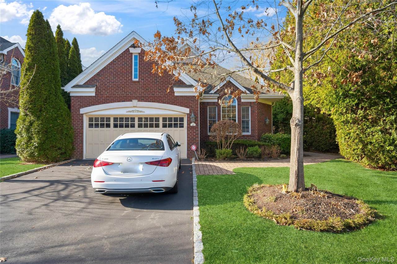 23 Hathaway Lane - Photo 1