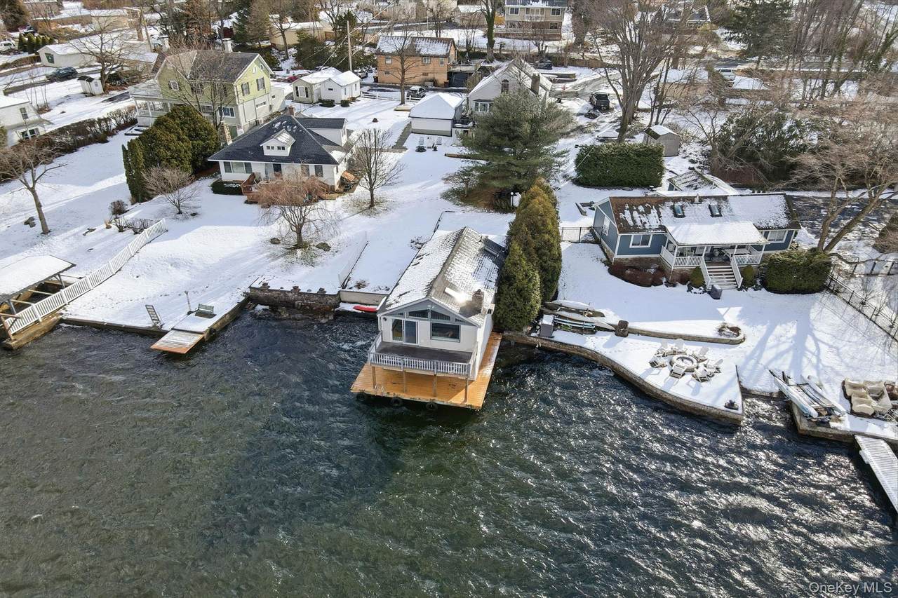 8 Wendy Way - Photo 1