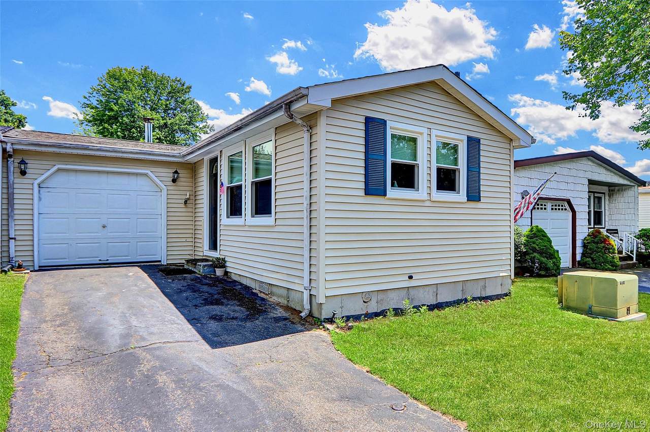 164 Village Circle - Photo 1