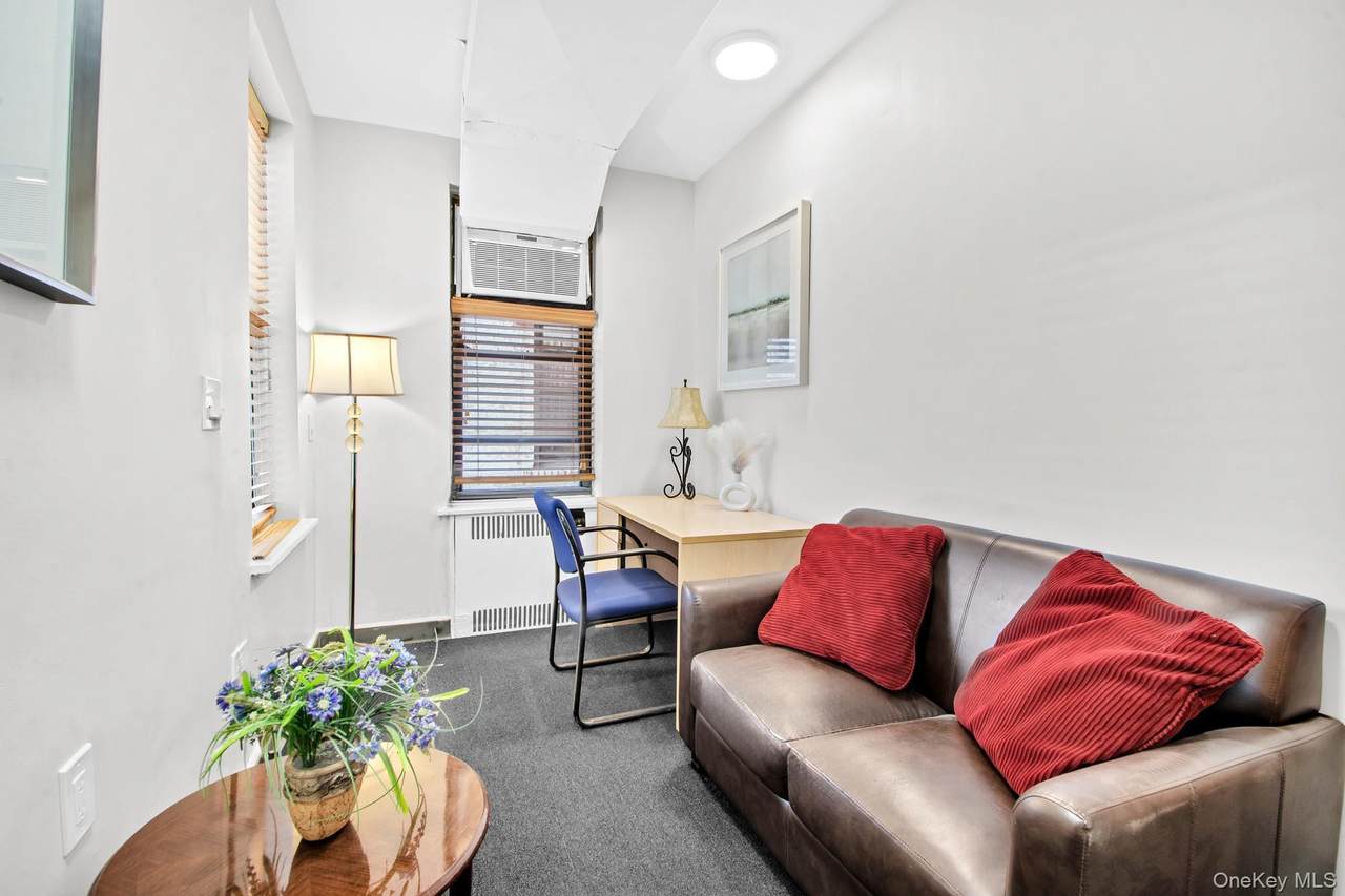 98-120 Queens Boulevard - Photo 1