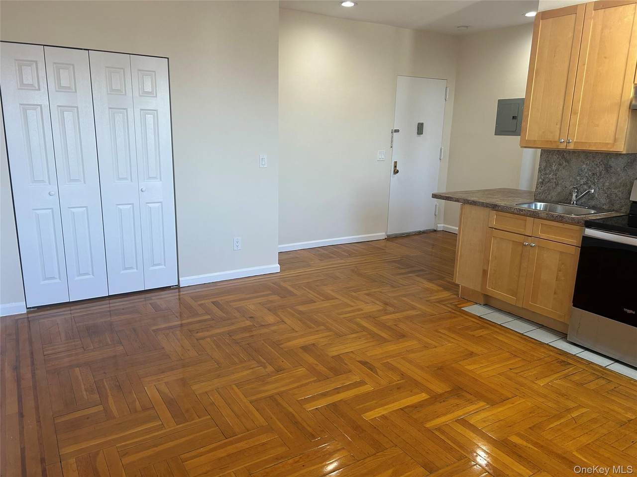 65 Lincoln Boulevard - Photo 1