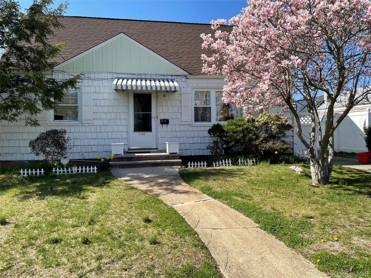 1134 Everett Street - Photo 1