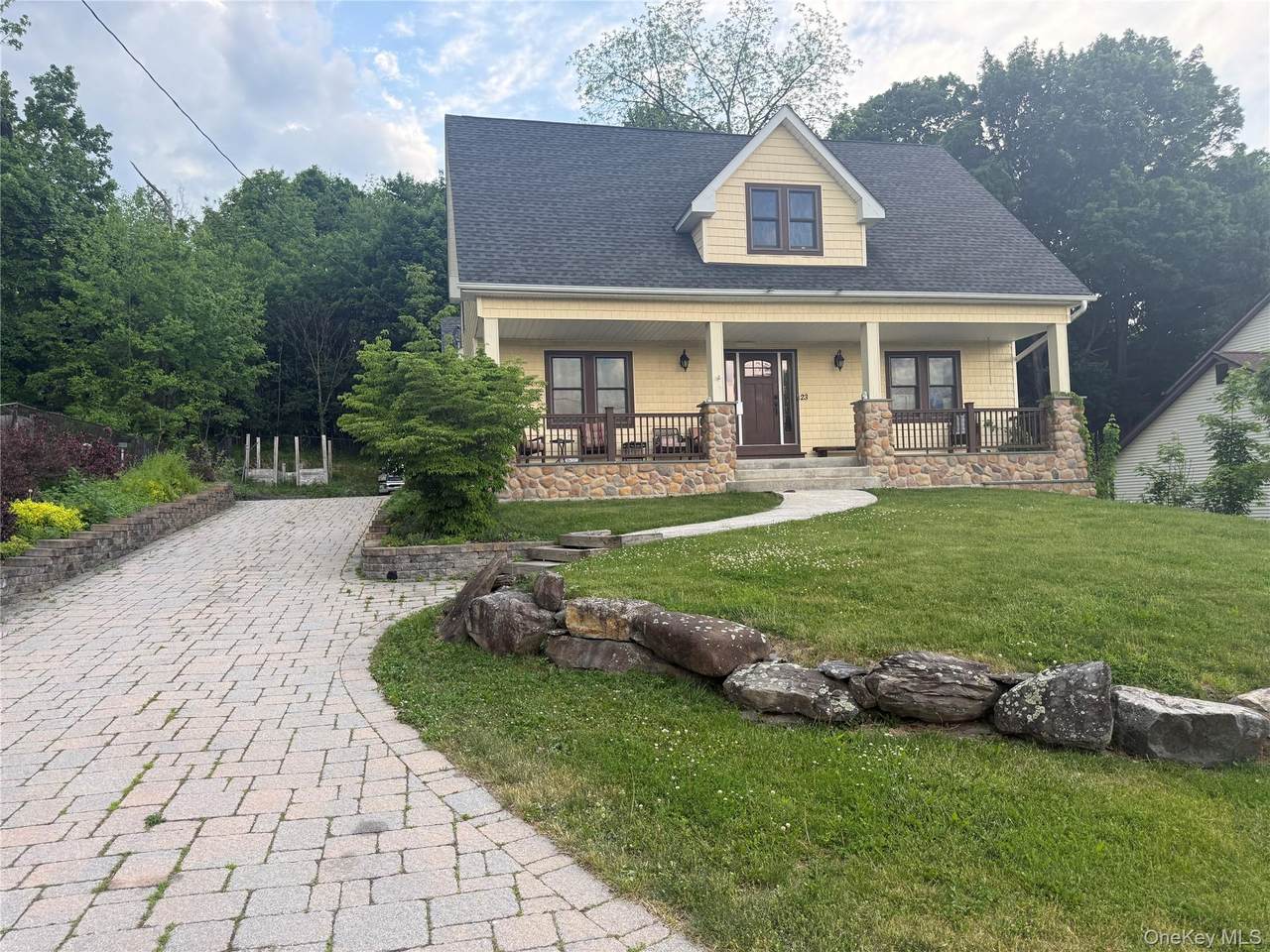 23 Swezey Place - Photo 1