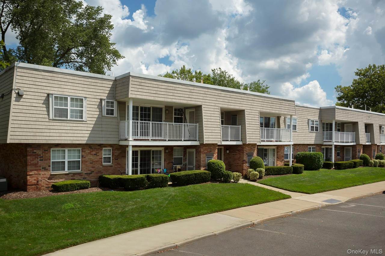 105 Westwood Drive - Photo 1