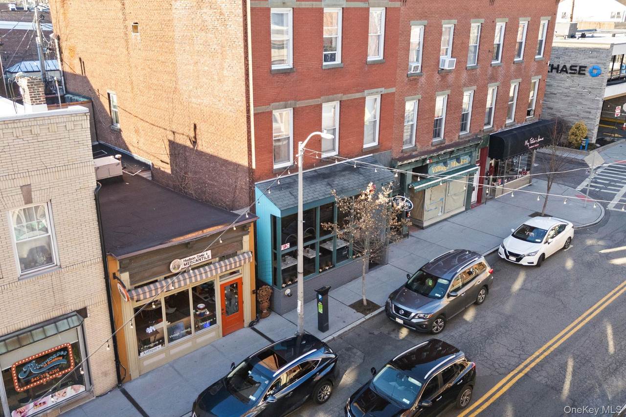 8 Broadway - Photo 1