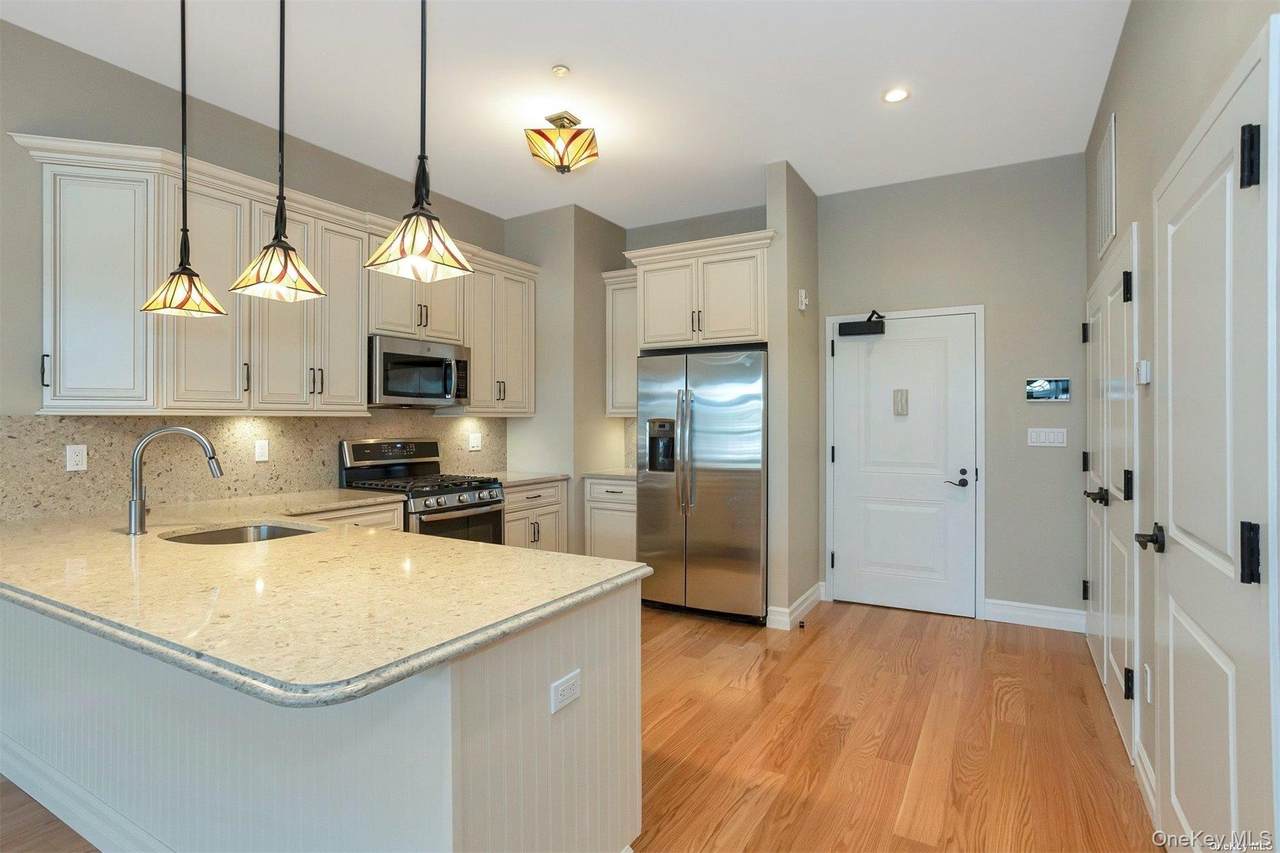 10 Wall Street - Photo 1