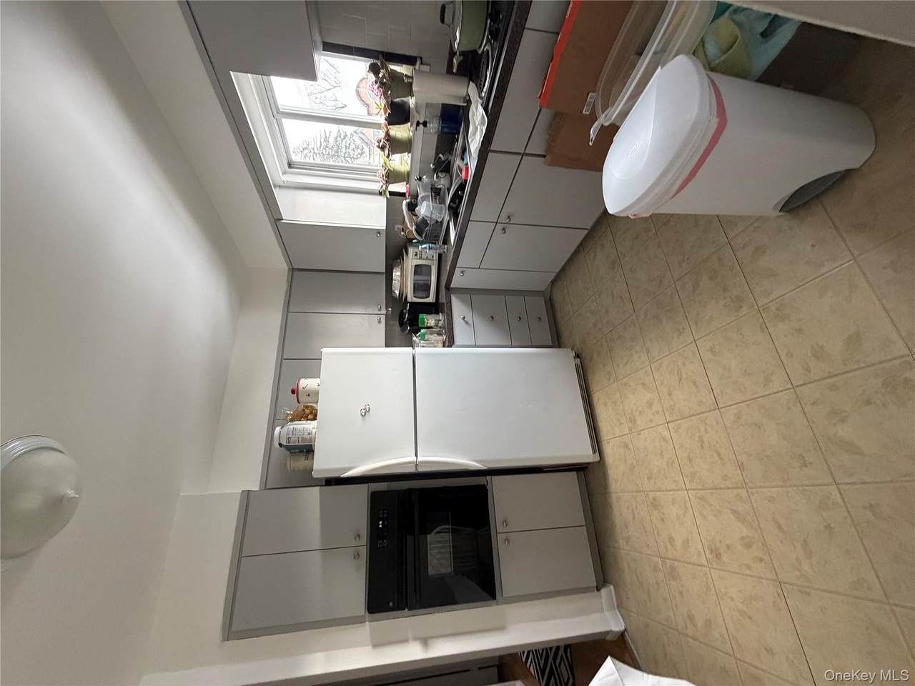 144 Roslyn Road - Photo 1