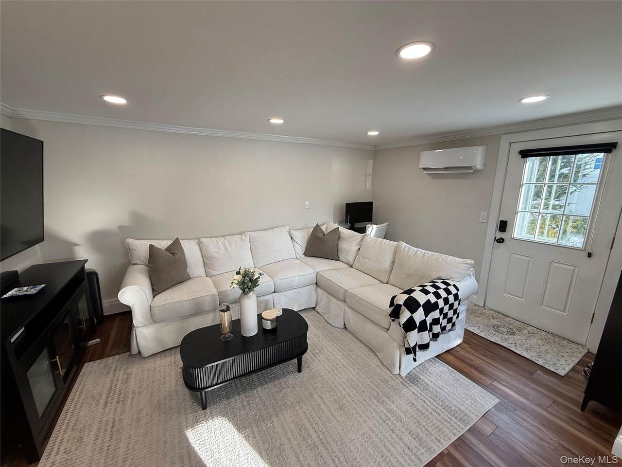 547 Middle Street - Photo 1