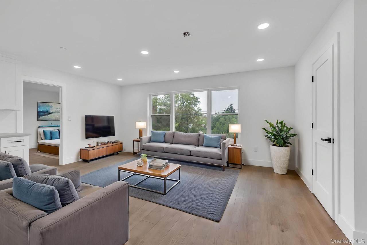 74 Broadway - Photo 1