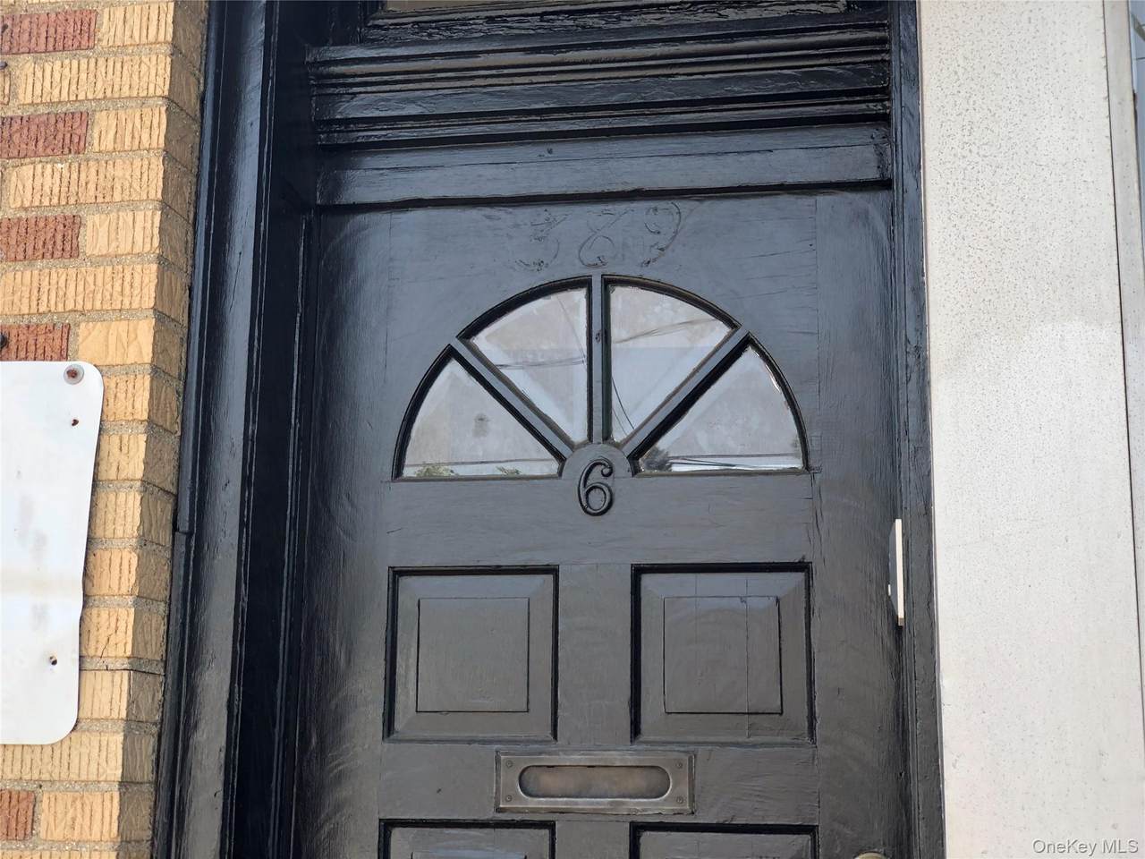 6 Nassau Boulevard - Photo 1