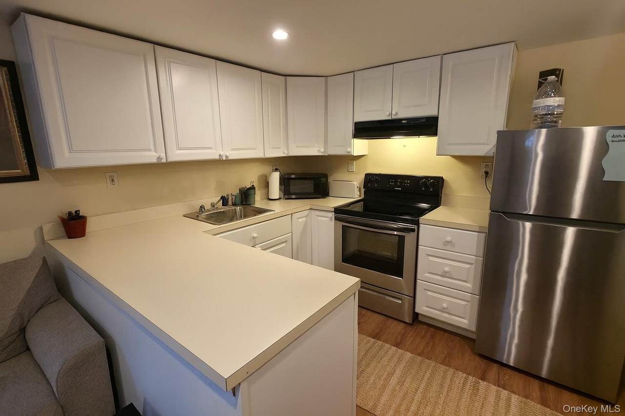 41 Elizabeth Way - Photo 1