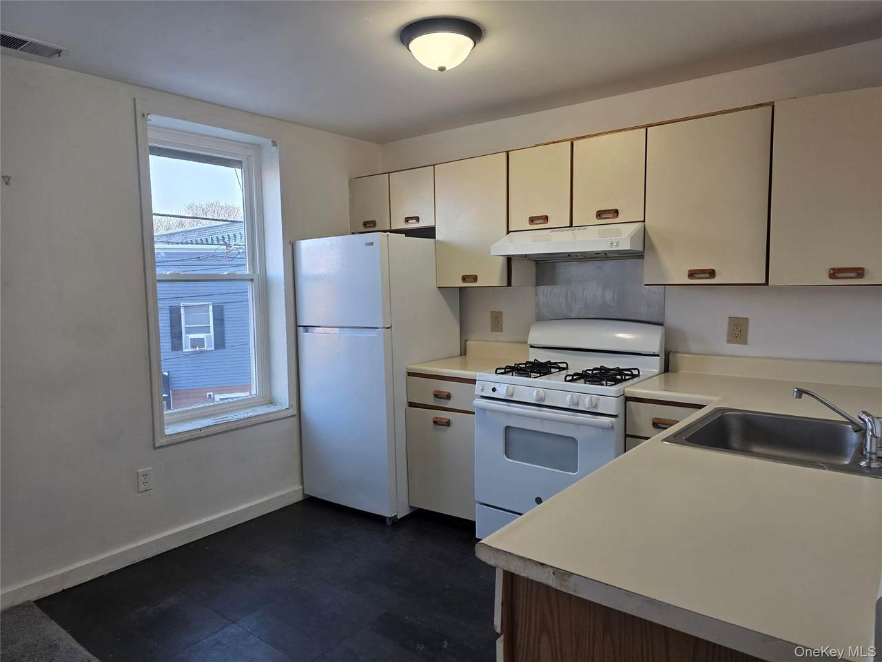 8 Main Street - Photo 1