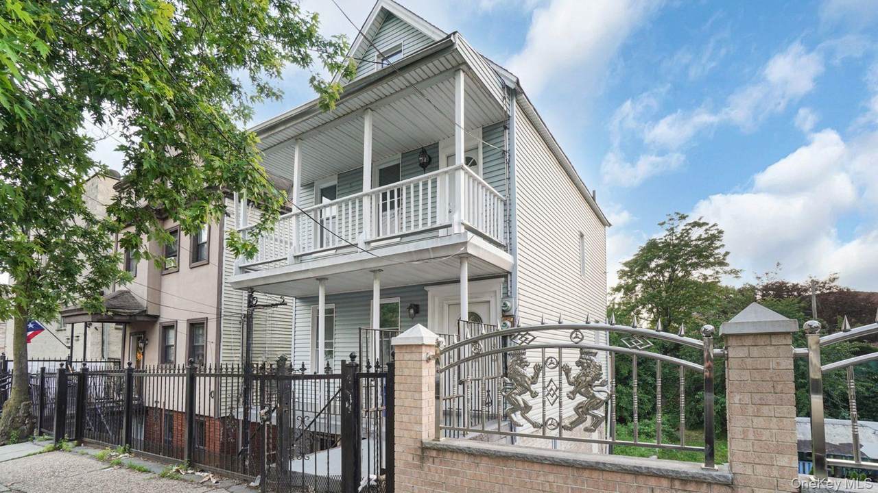 1513 Rosedale Avenue - Photo 1