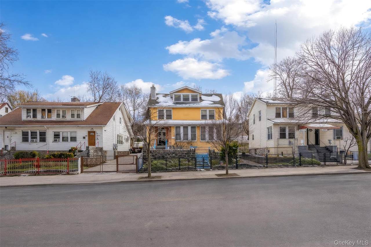 1862 University Avenue - Photo 1