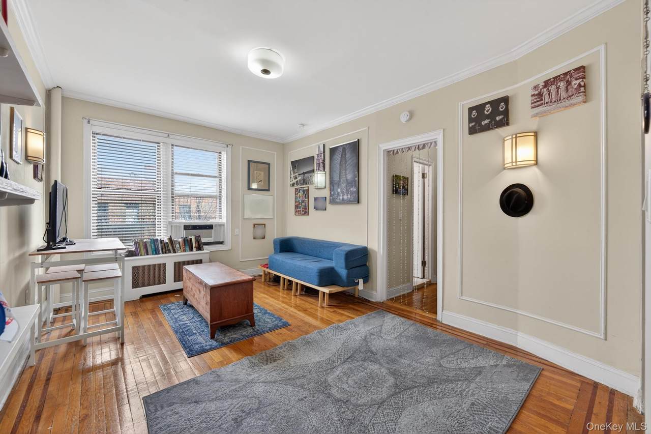 225 Bennett Avenue - Photo 1
