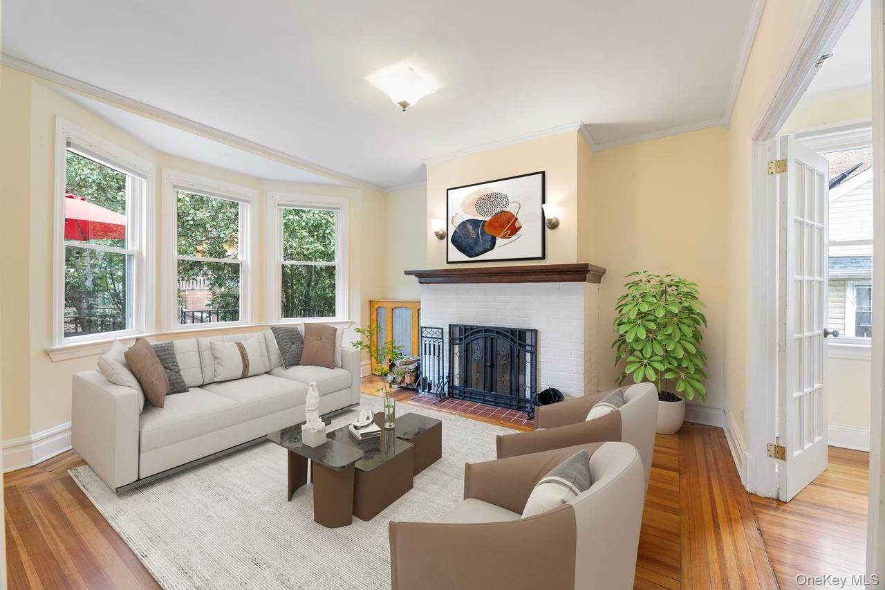 216 Lakeview Place - Photo 1