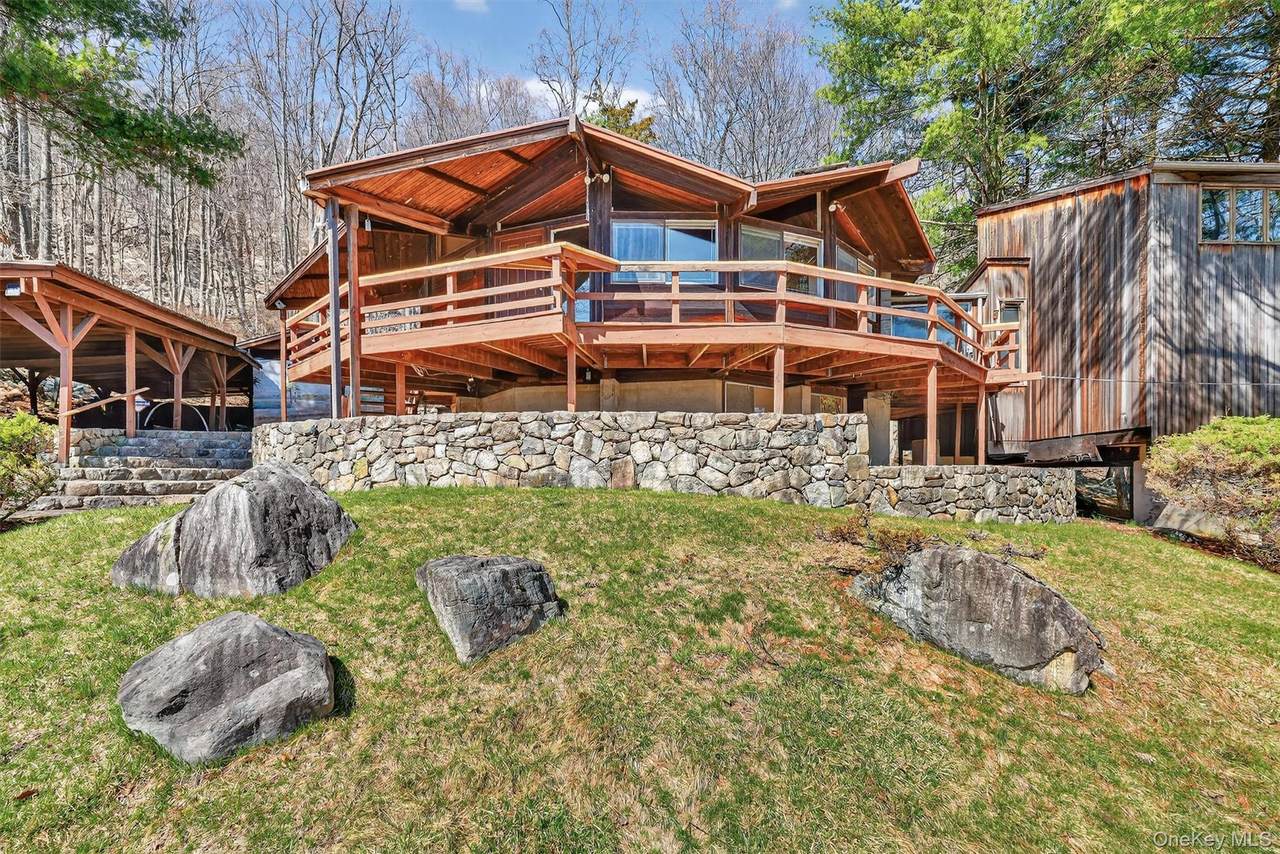 29 Lakeview Drive - Photo 1