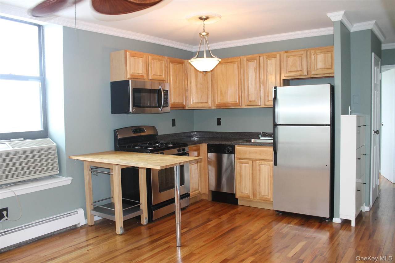 14-23 31 Avenue - Photo 1