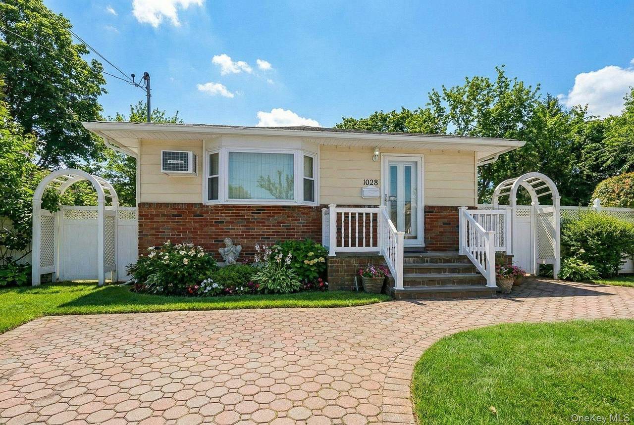 1028 Thomas Avenue - Photo 1