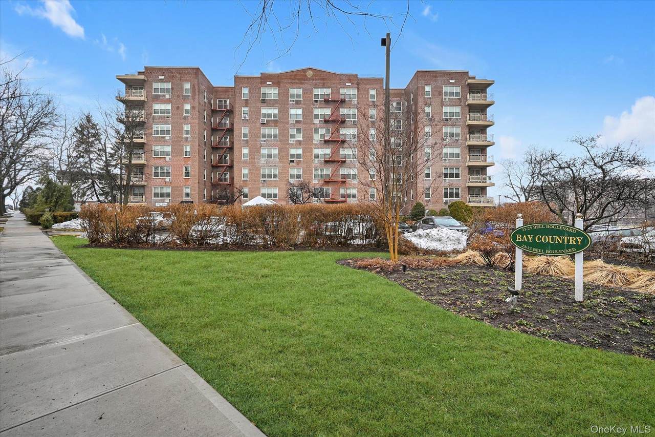 23-25 Bell Boulevard - Photo 1