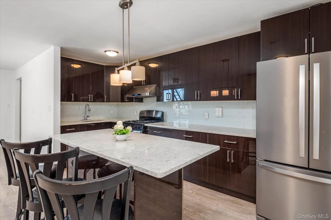 6011 Broadway - Photo 1