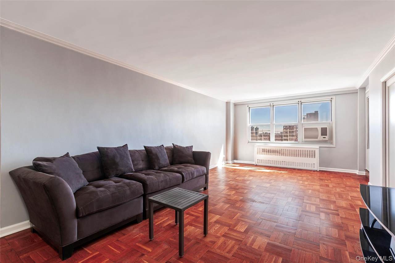 3935 Blackstone Avenue - Photo 1