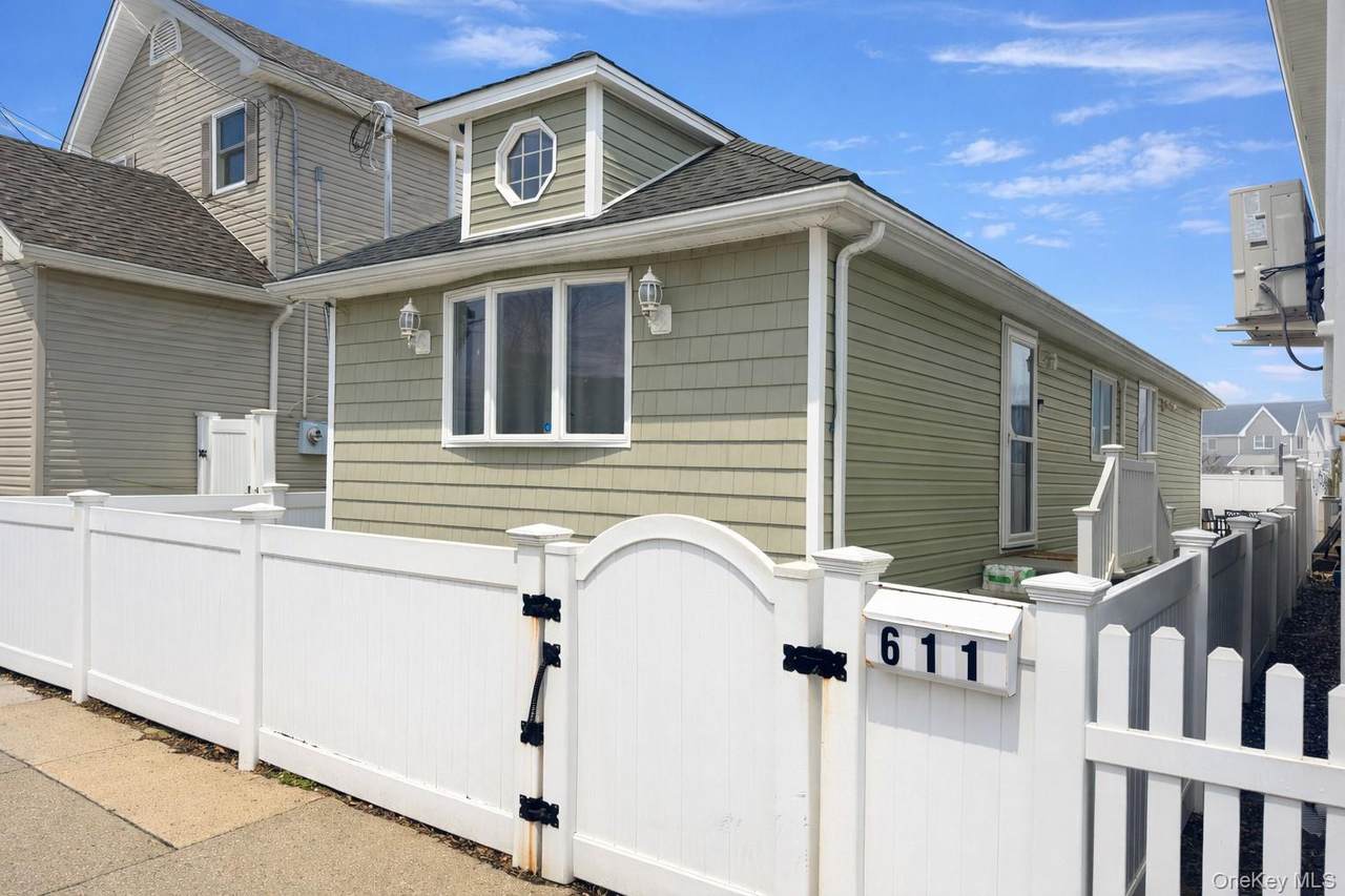 611 West Road - Photo 1