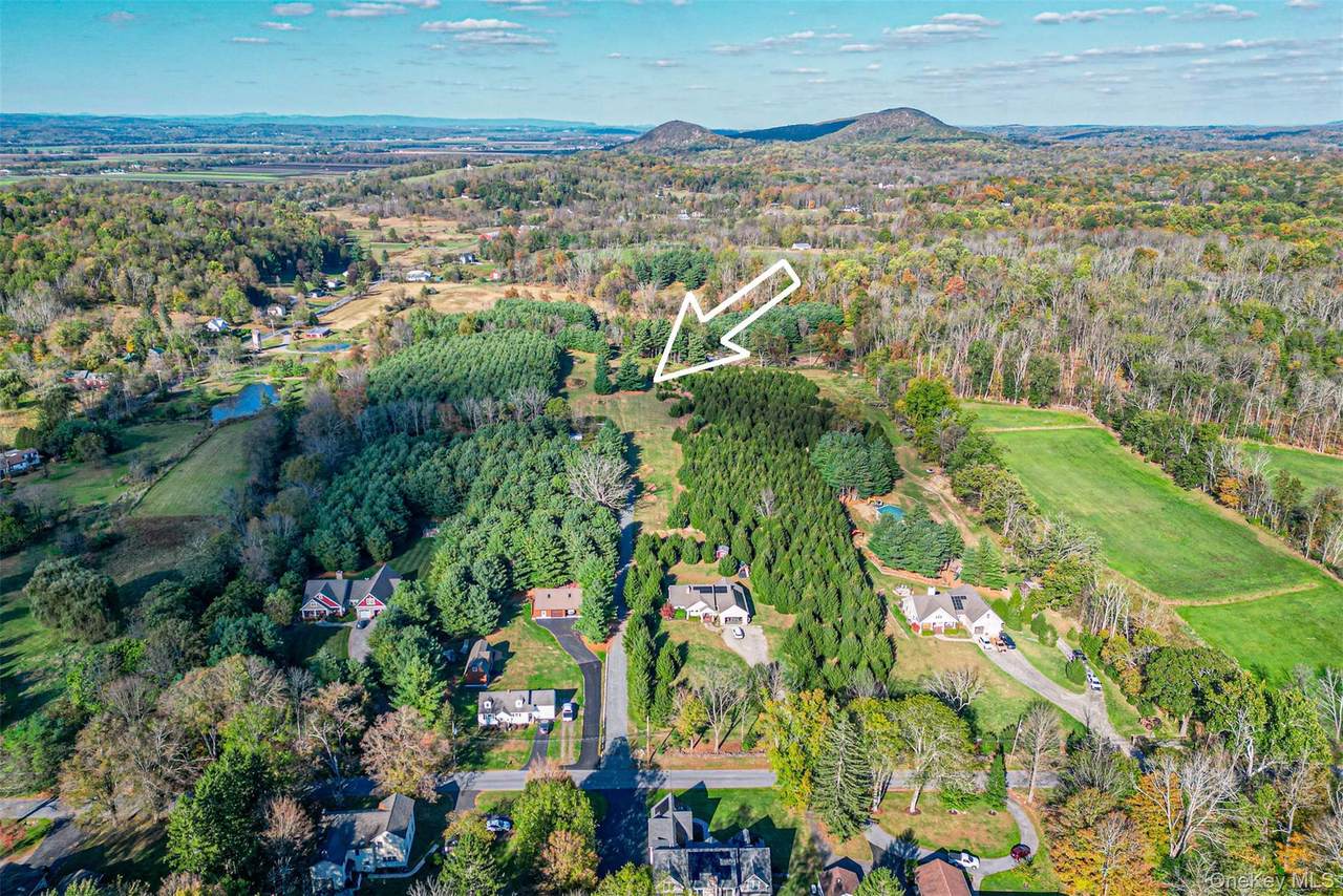 5 Spruce Hill Lane - Photo 1